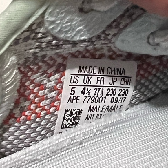 Yeezy Boost 350 Blue Tint - Picture 8 of 12
